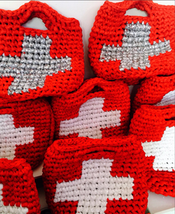 I Love Syria's CROCHET.me bag with Swiss flag, delicately made by displaced women in Syria.