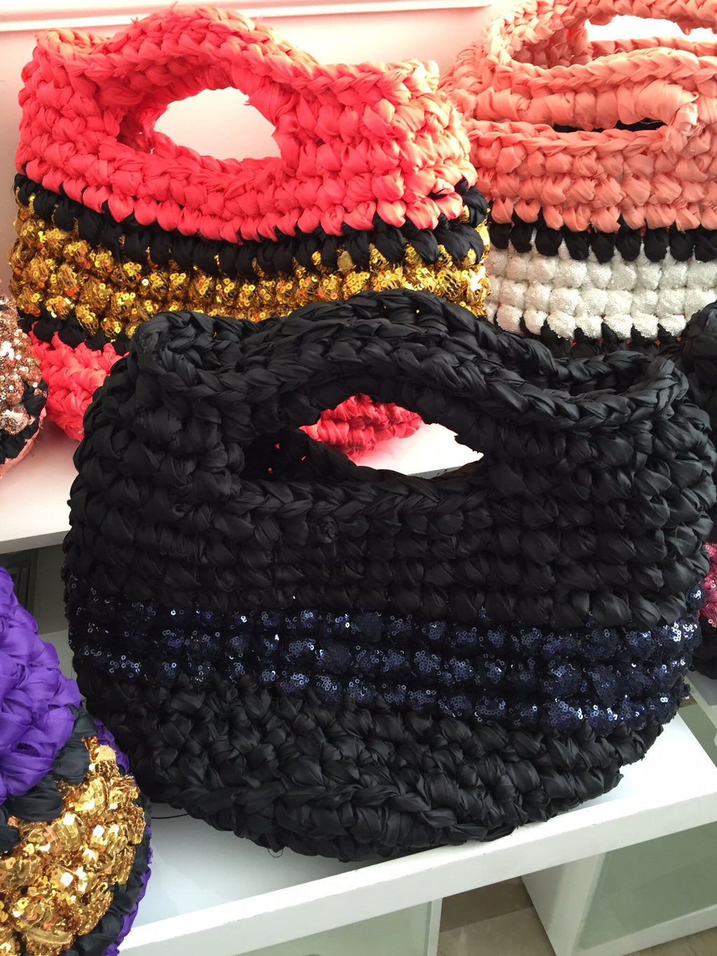 Crochet bag, glitter sequence.