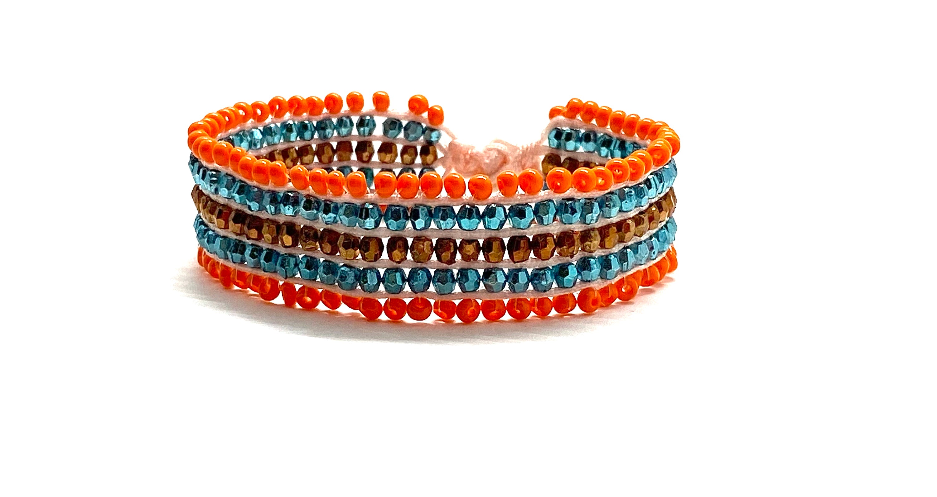 Beaded bracelet, multilayered color sequence