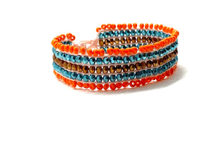 Beaded bracelet, multilayered color sequence