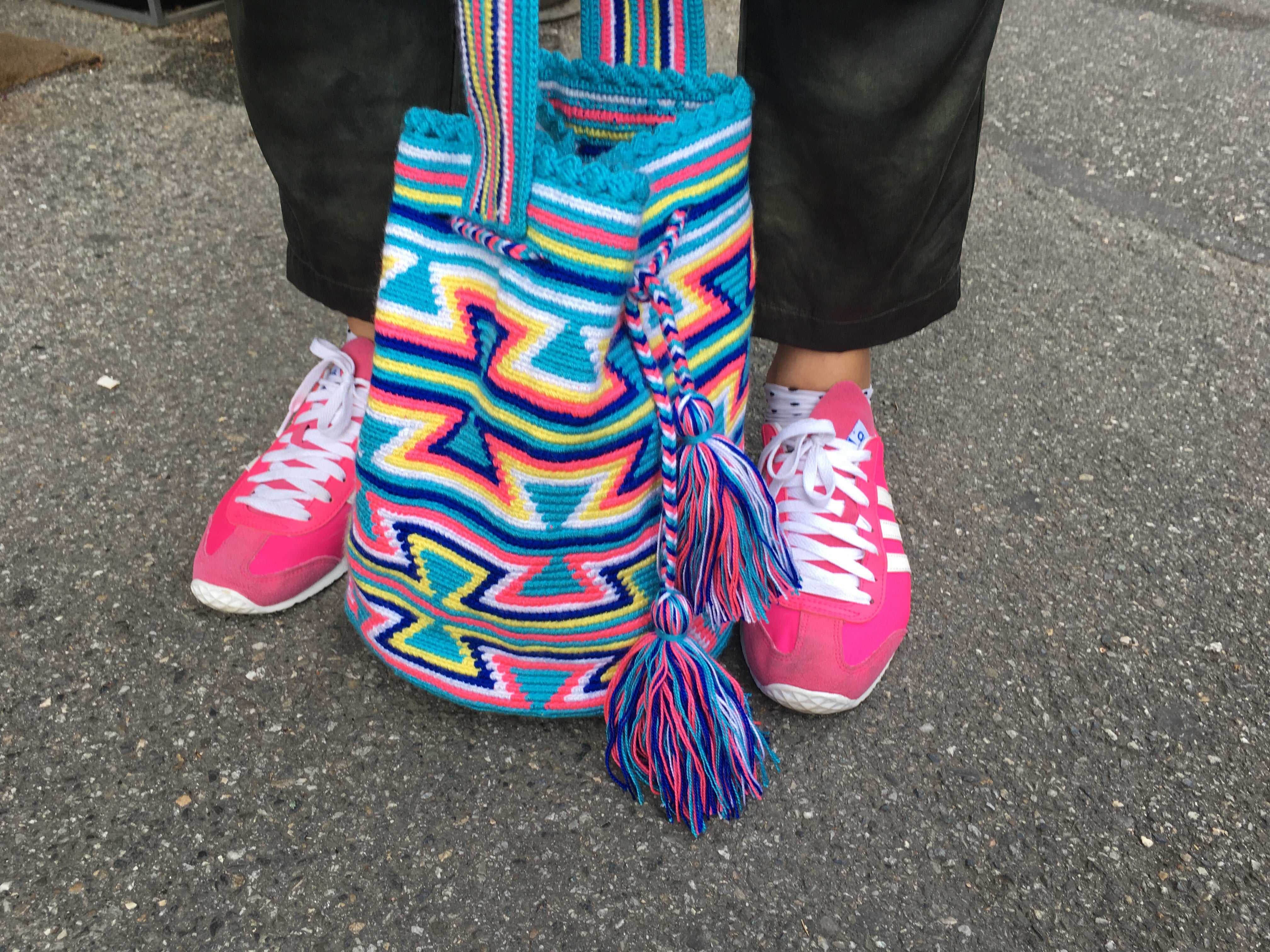 Pompom bag, turquoise, pink and yellow wayuu pattern