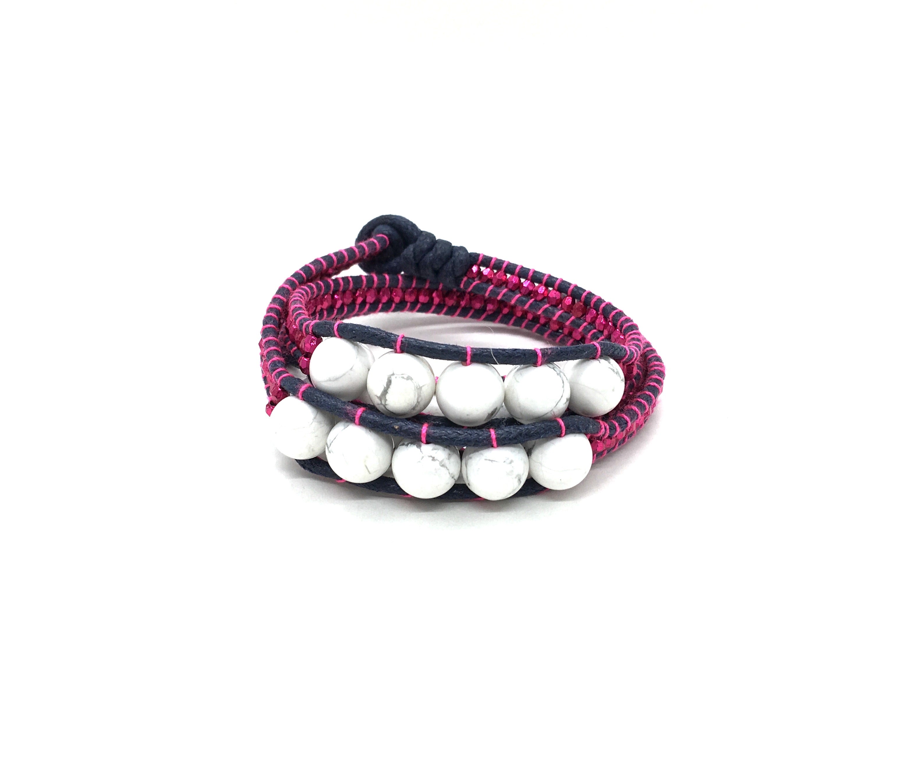 Wraparound bracelet howlite marbled stone, fuchsia resin side bead, petrol cord fuchsia thread.