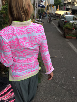 Rumi Tunic, pink print, crème collar, lime sequence